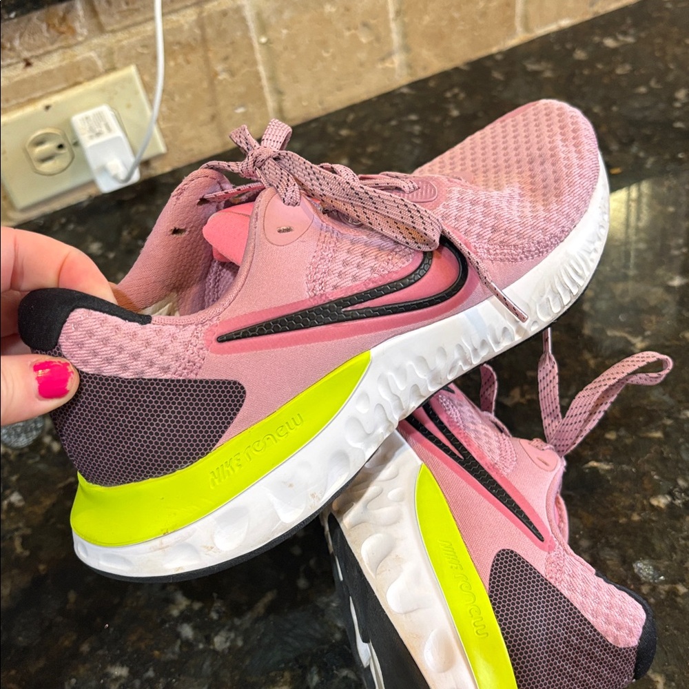 Like New Nike renew 2 trainers! Women’s 7 - Picture 9 of 10